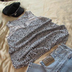 Sleeveless Shell Tank